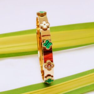Gold Star green/red Anti Tarnish Bracelet By serveandshine